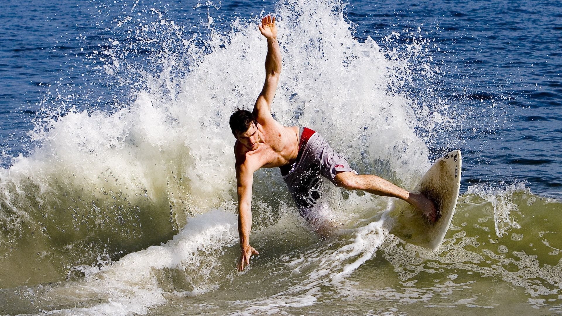 2021年季后赛：库里在连续三场火热表现中，单场投中10+三分，帮助勇士逆转强敌